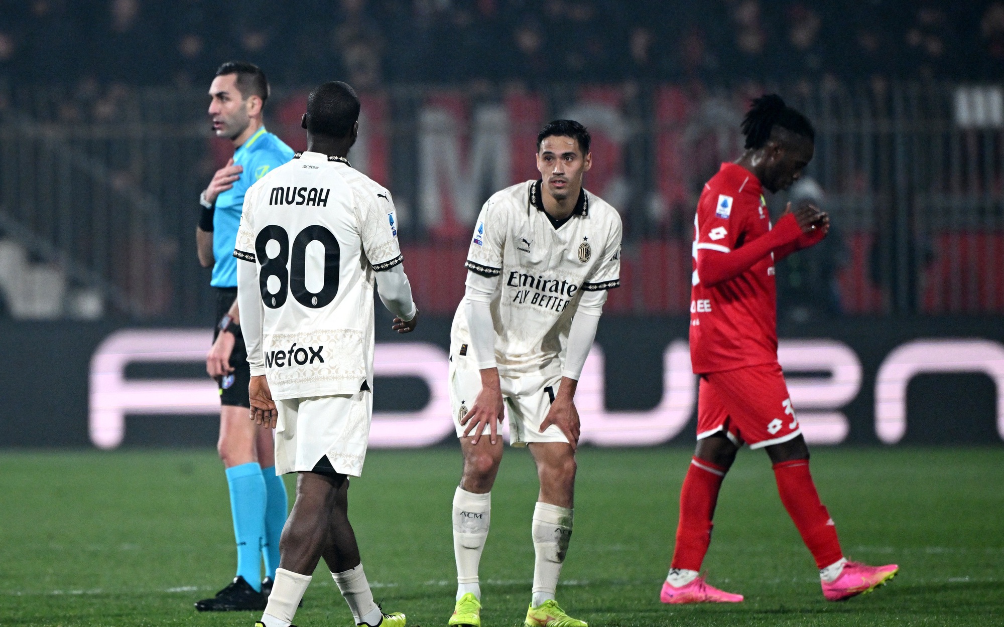 AC Milan thua đậm, vuột cơ hội giành ngôi nhì Serie A