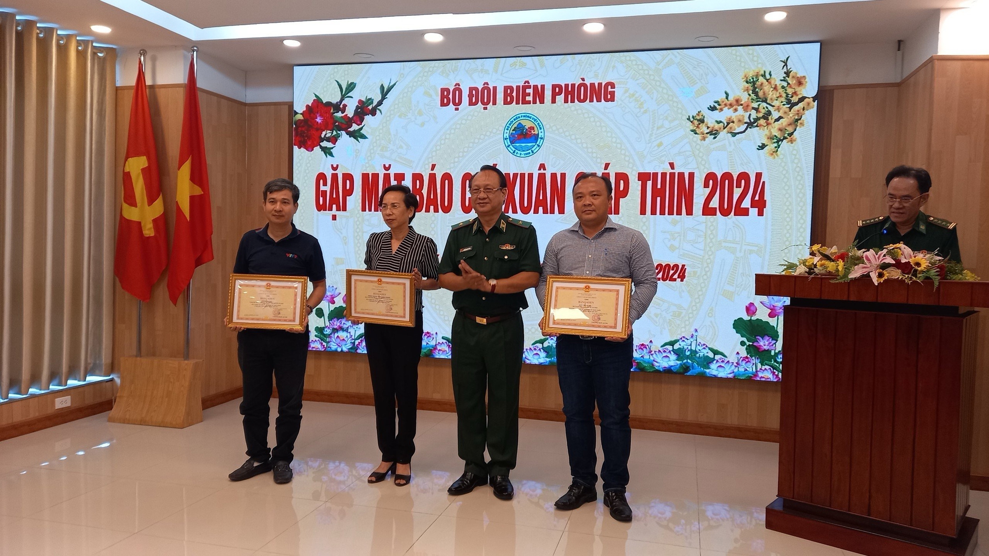Bộ đội Biên phòng đẩy mạnh hợp tác tuyên truyền với báo chí- Ảnh 1.