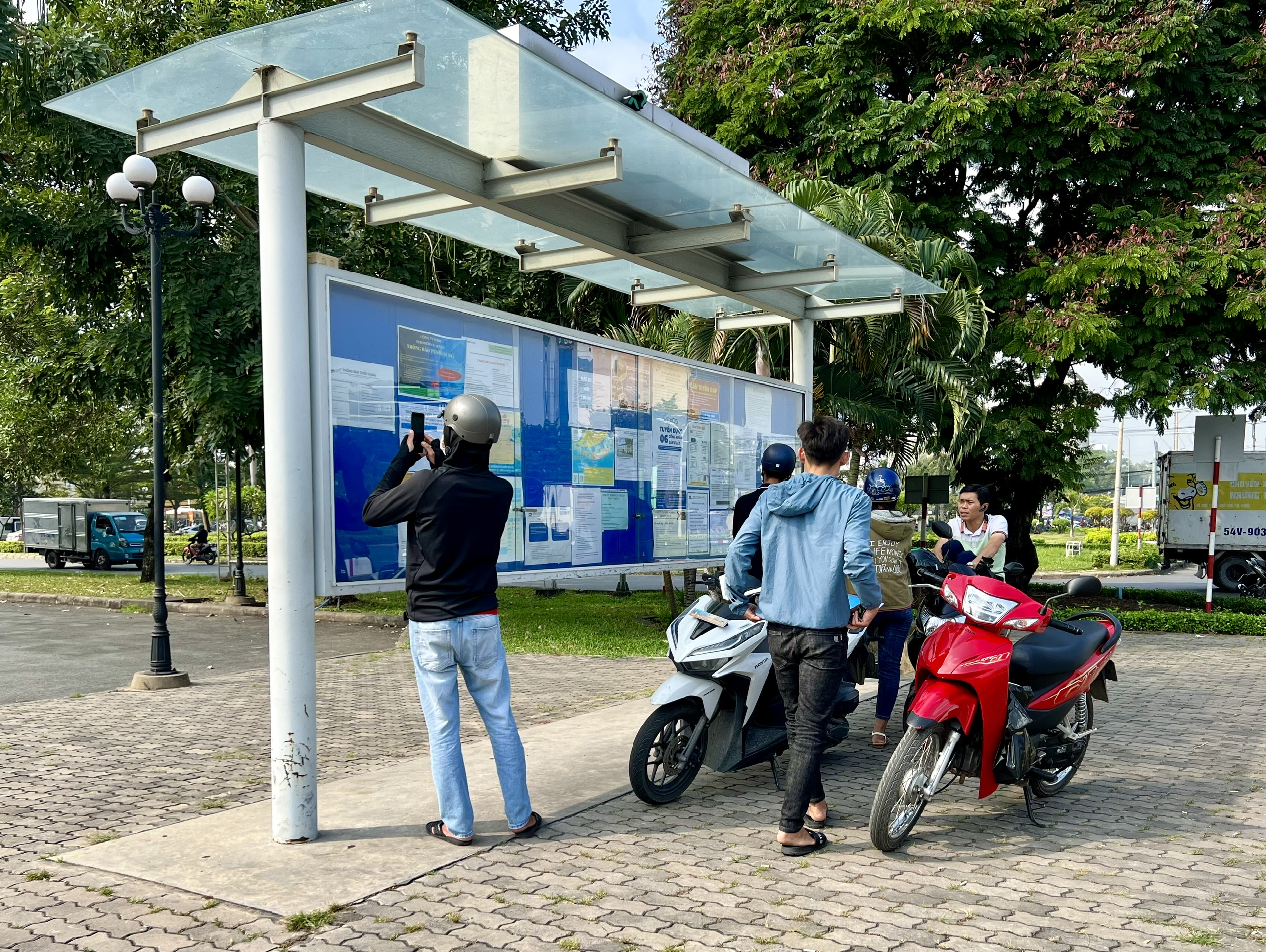 TP HCM: 97% lao động ở c&aacute;c doanh nghiệp trở lại l&agrave;m việc sau kỳ nghỉ Tết- Ảnh 4.