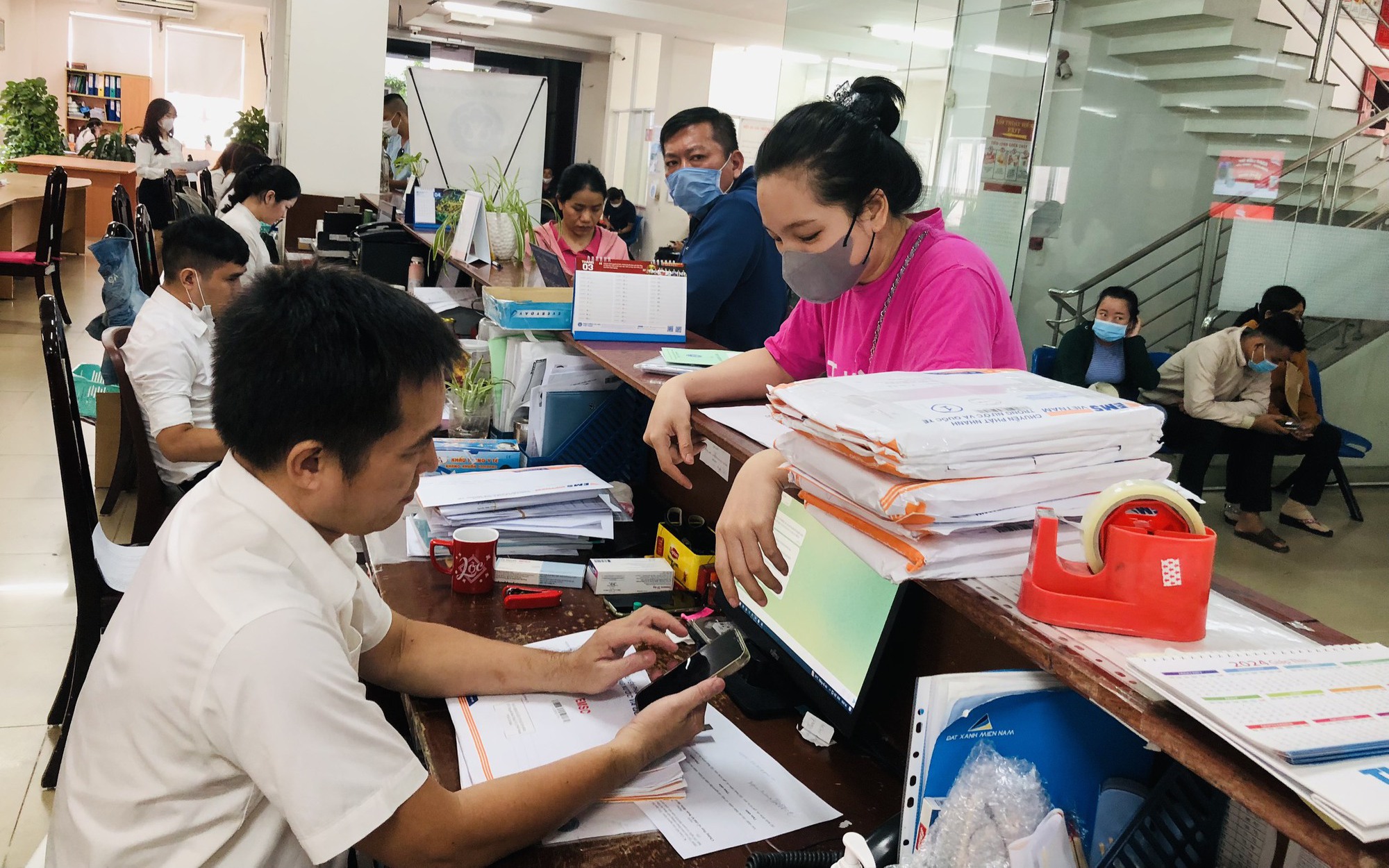 Mượn hồ sơ xin việc, đóng trùng, hưởng sai BHXH một lần giải quyết thế nào?