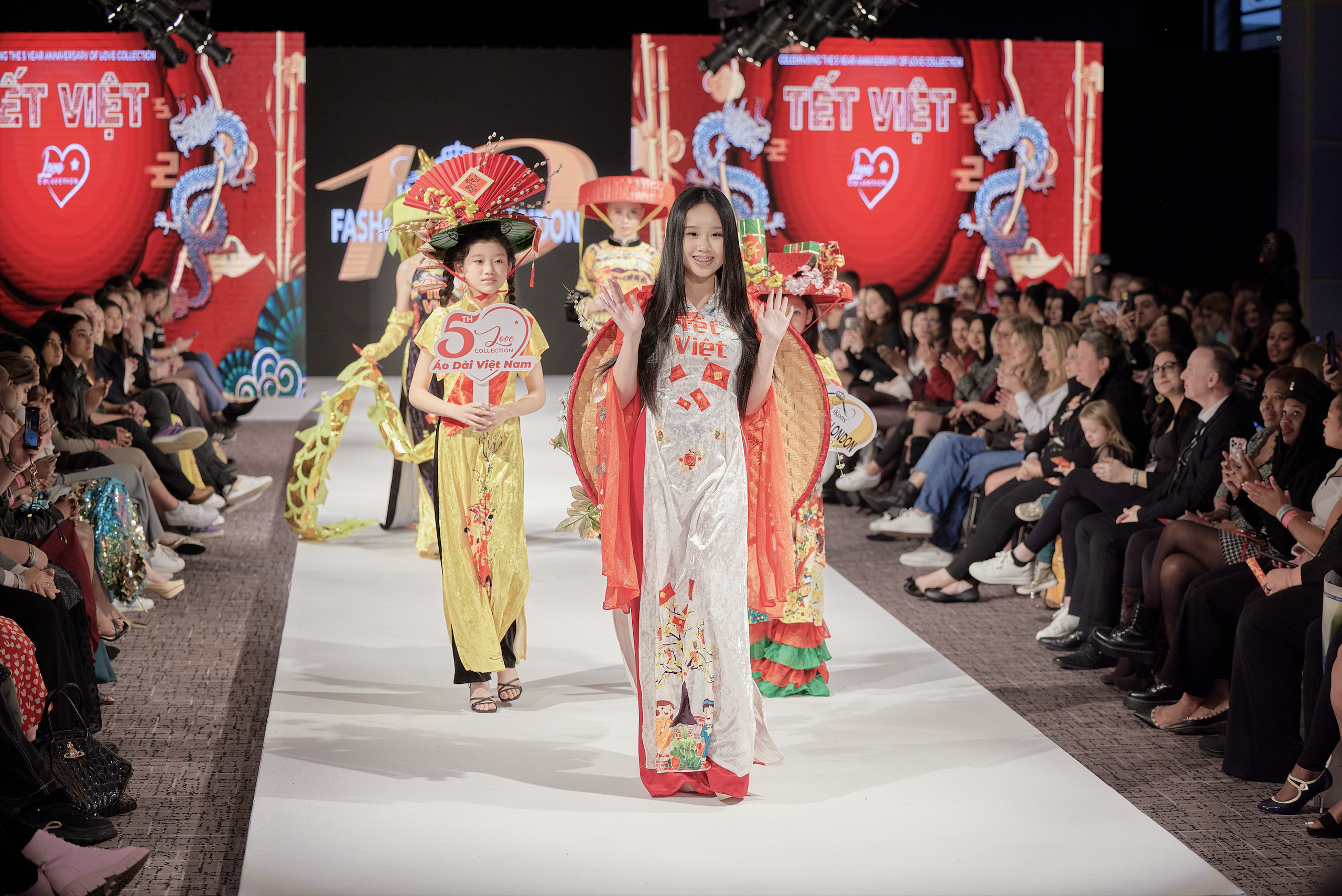 Anna Ho&agrave;ng mang Tết Việt đến Tuần lễ thời trang London- Ảnh 14.