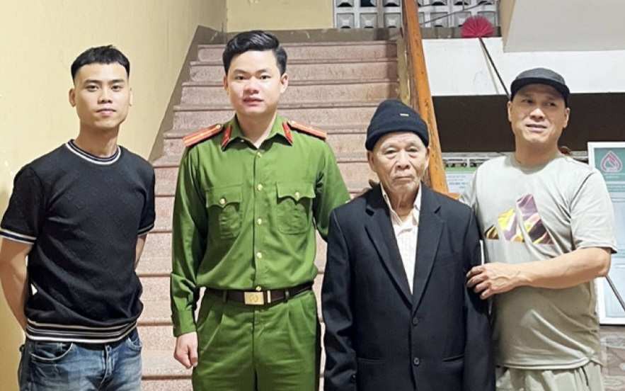 Giúp cụ ông 87 tuổi đi lạc từ Hà Nội vào Hà Tĩnh về lại gia đình