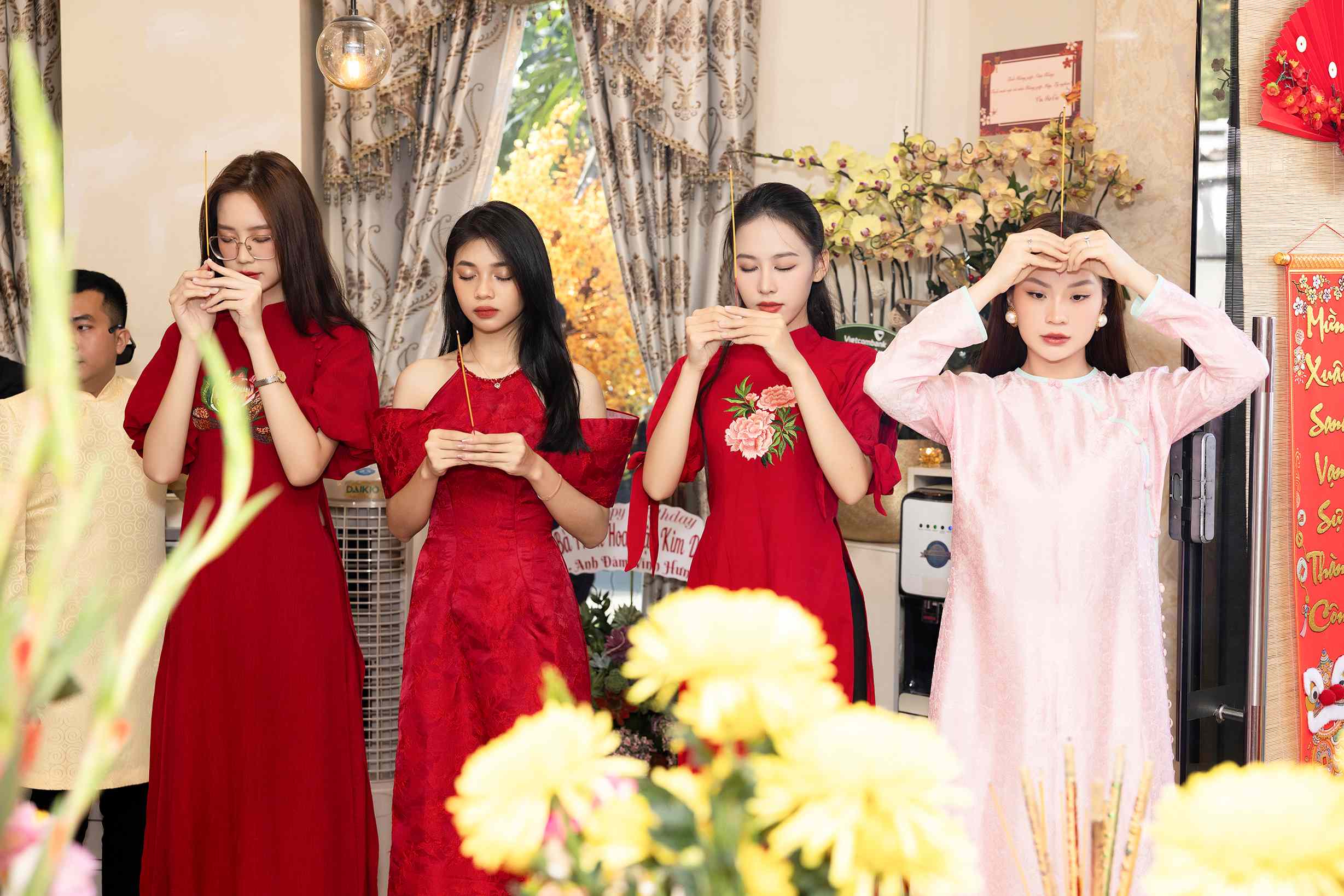 D&agrave;n hoa hậu - &aacute; hậu nhận l&igrave; x&igrave; đầu năm

- Ảnh 2.