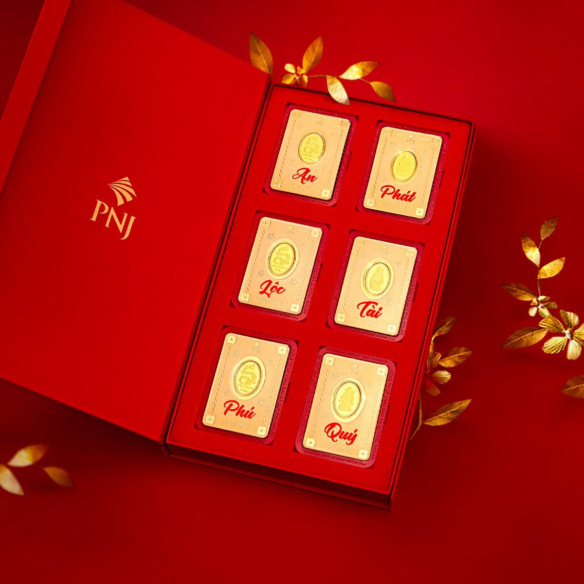 Ng&agrave;y v&iacute;a thần t&agrave;i: người d&acirc;n nhộn nhịp &ldquo;h&aacute;i lộc&rdquo; sớm, ưa chuộng &ldquo;rồng v&agrave;ng vươn m&acirc;y&rdquo;- Ảnh 3.