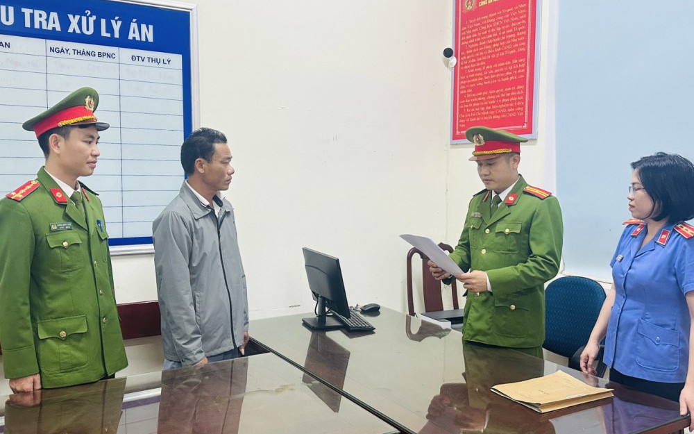 Khởi tố tài xế lăng mạ, đe dọa công an khi được yêu cầu đo nồng độ cồn