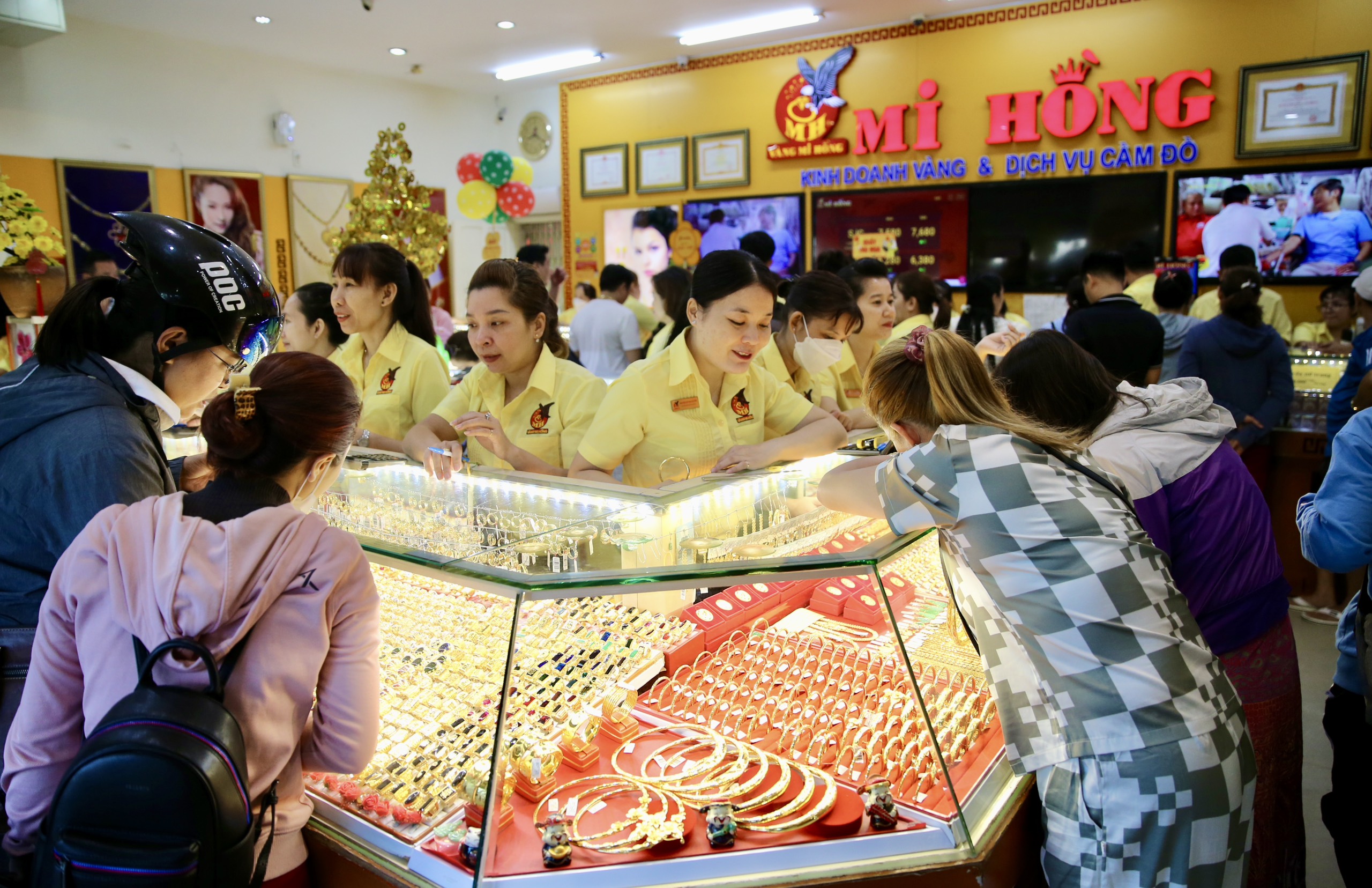 Gi&aacute; v&agrave;ng h&ocirc;m nay 19-2: Diễn biến lạ của v&agrave;ng SJC trong ng&agrave;y v&iacute;a Thần T&agrave;i- Ảnh 1.