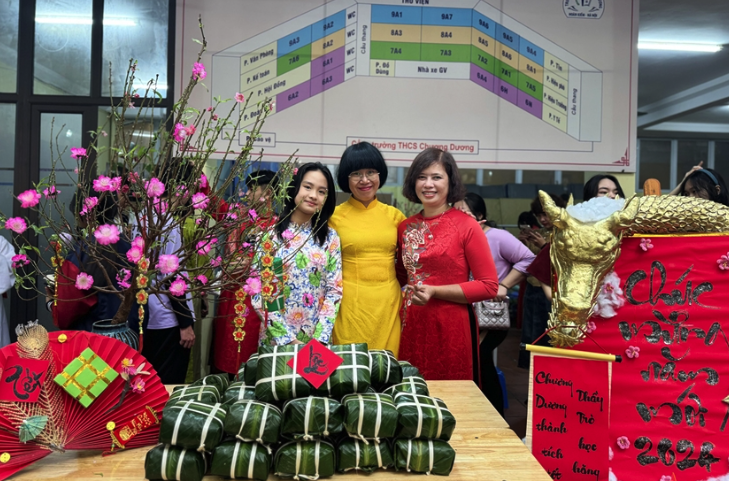 Học sinh H&agrave; Nội x&uacute;ng x&iacute;nh &aacute;o d&agrave;i đ&oacute;n tết sớm

- Ảnh 2.