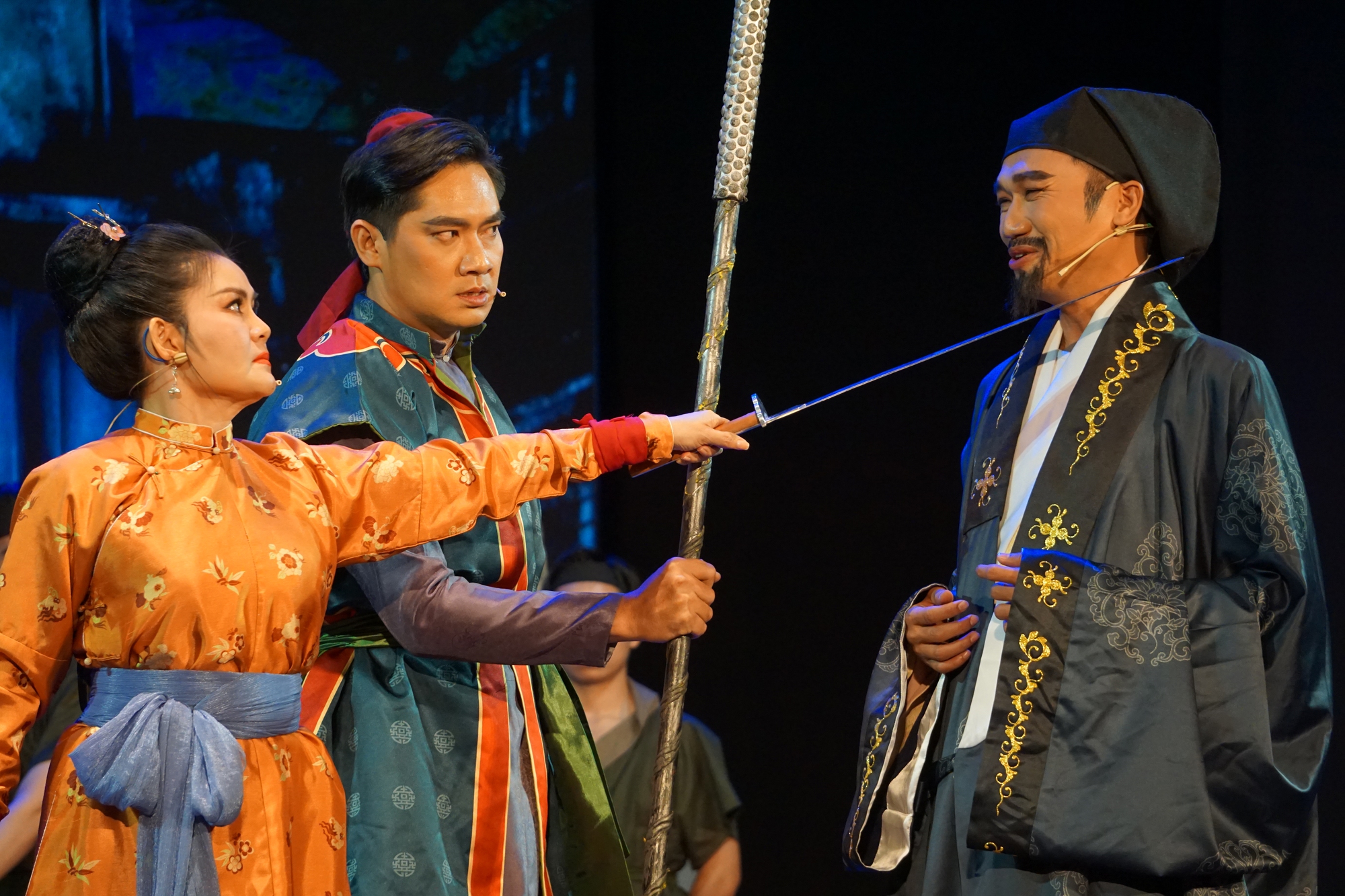 Kịch "ch&ecirc;m" b&agrave;i ca, kh&ocirc;ng phải l&agrave; nhạc kịch!- Ảnh 1.