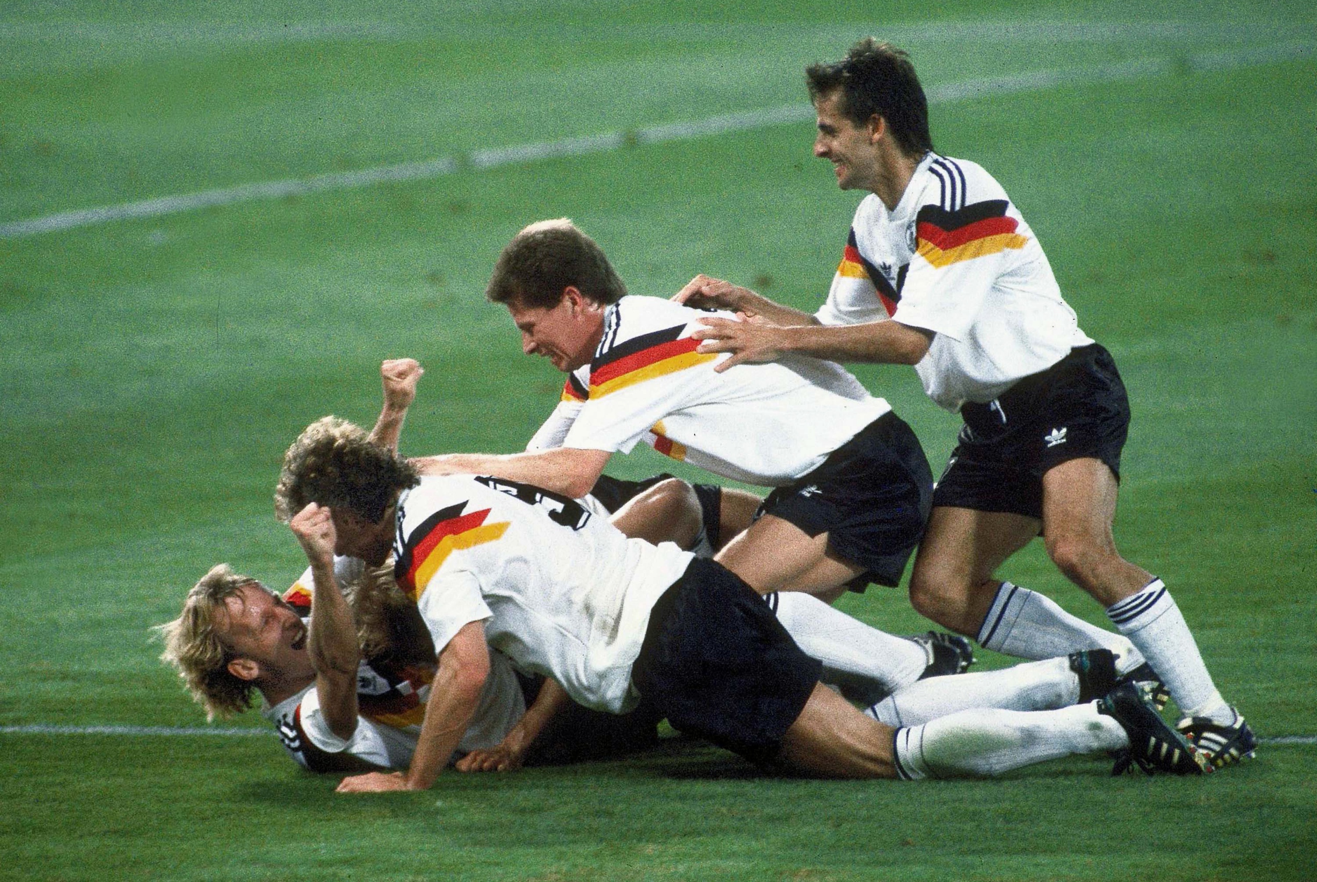 Andreas Brehme - Người h&ugrave;ng trận chung kết World Cup 1990 qua đời- Ảnh 5.