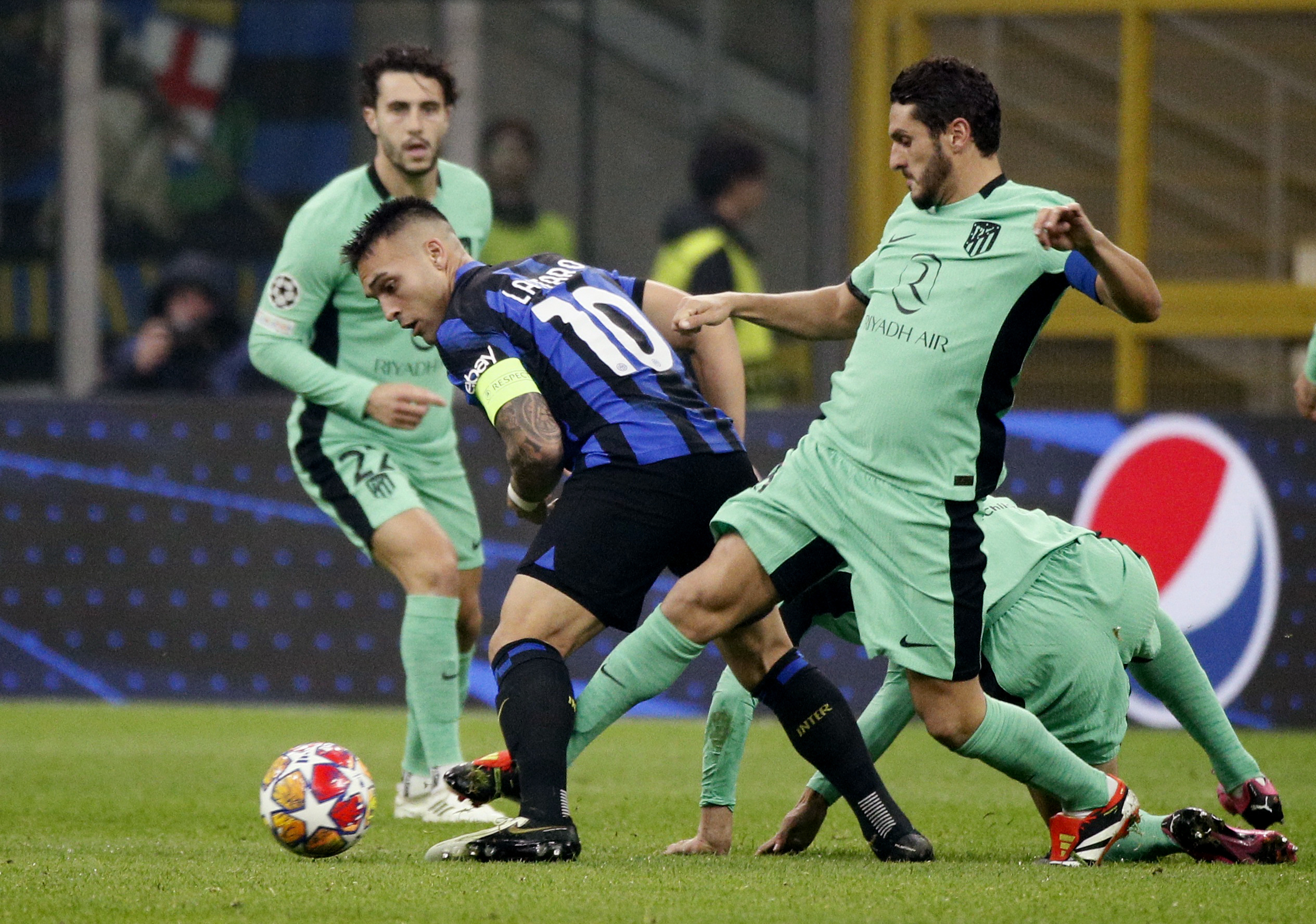 Si&ecirc;u dự bị lập c&ocirc;ng, Inter Milan thắng chật vật Atletico Madrid- Ảnh 2.