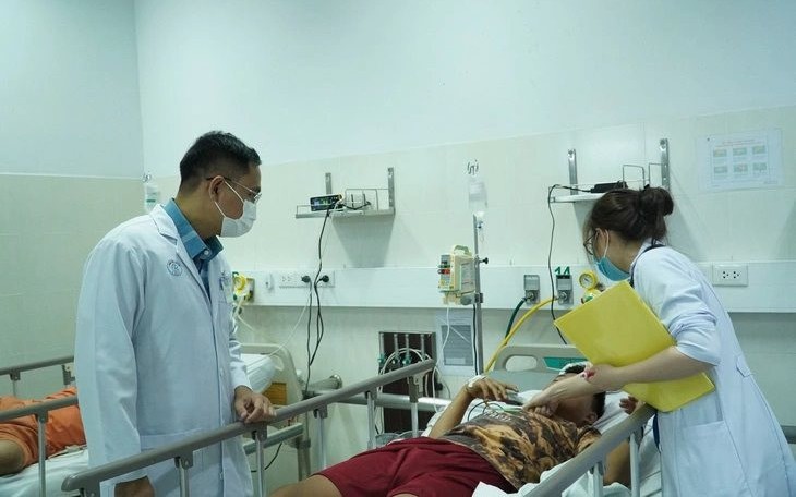 Hai trẻ nghi ngộ độc botulinum cùng ăn tiệc tại một gia đình