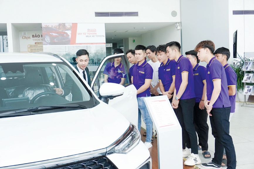 Đ&agrave;o tạo &ldquo;đậm&rdquo; thực tiễn, sinh vi&ecirc;n lọt &ldquo;tầm ngắm&rdquo; của doanh nghiệp- Ảnh 2.