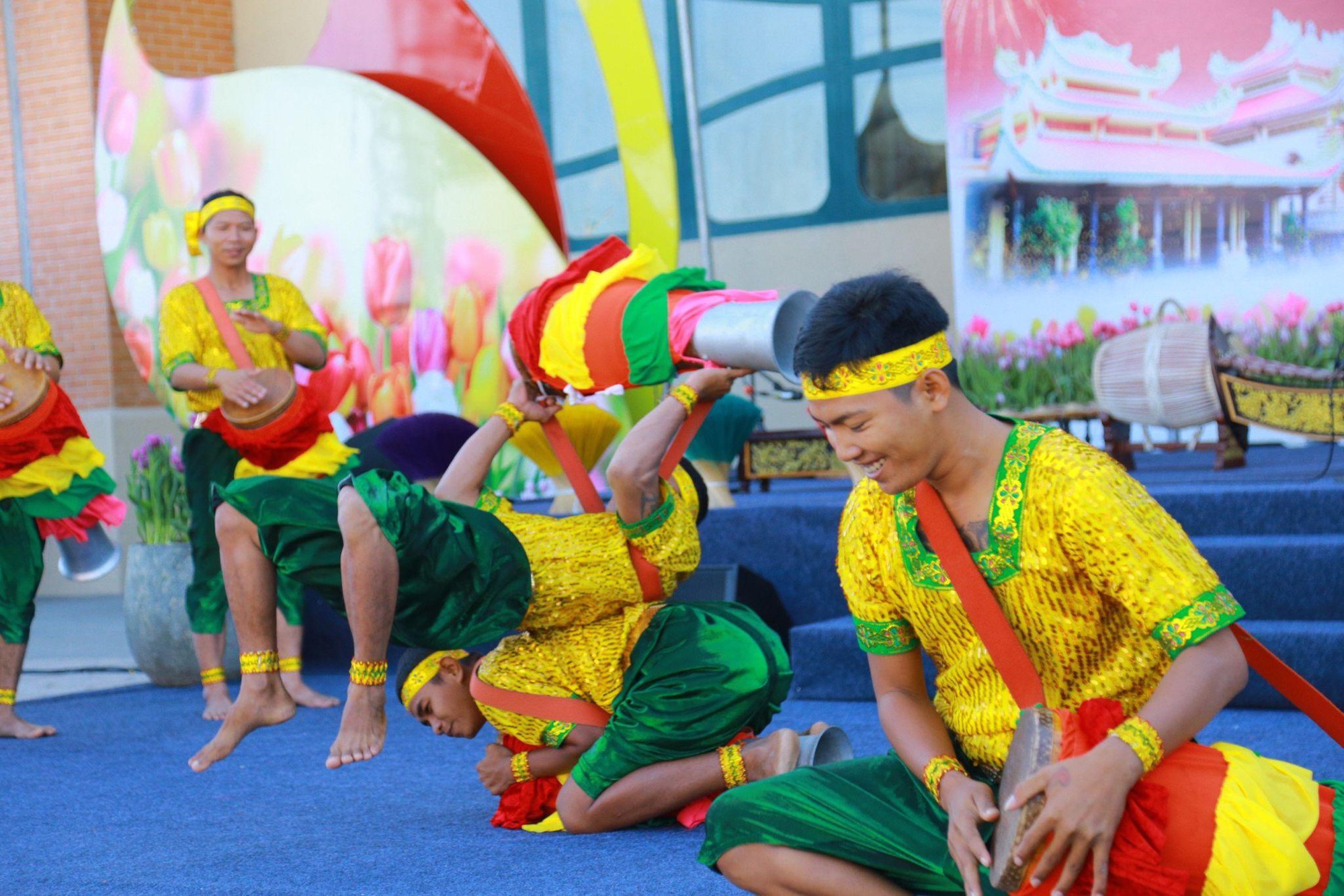 Mùng 4 Tết, hơn 150 nghìn du khách đi cáp treo lên núi Bà Đen hành hương- Ảnh 6.