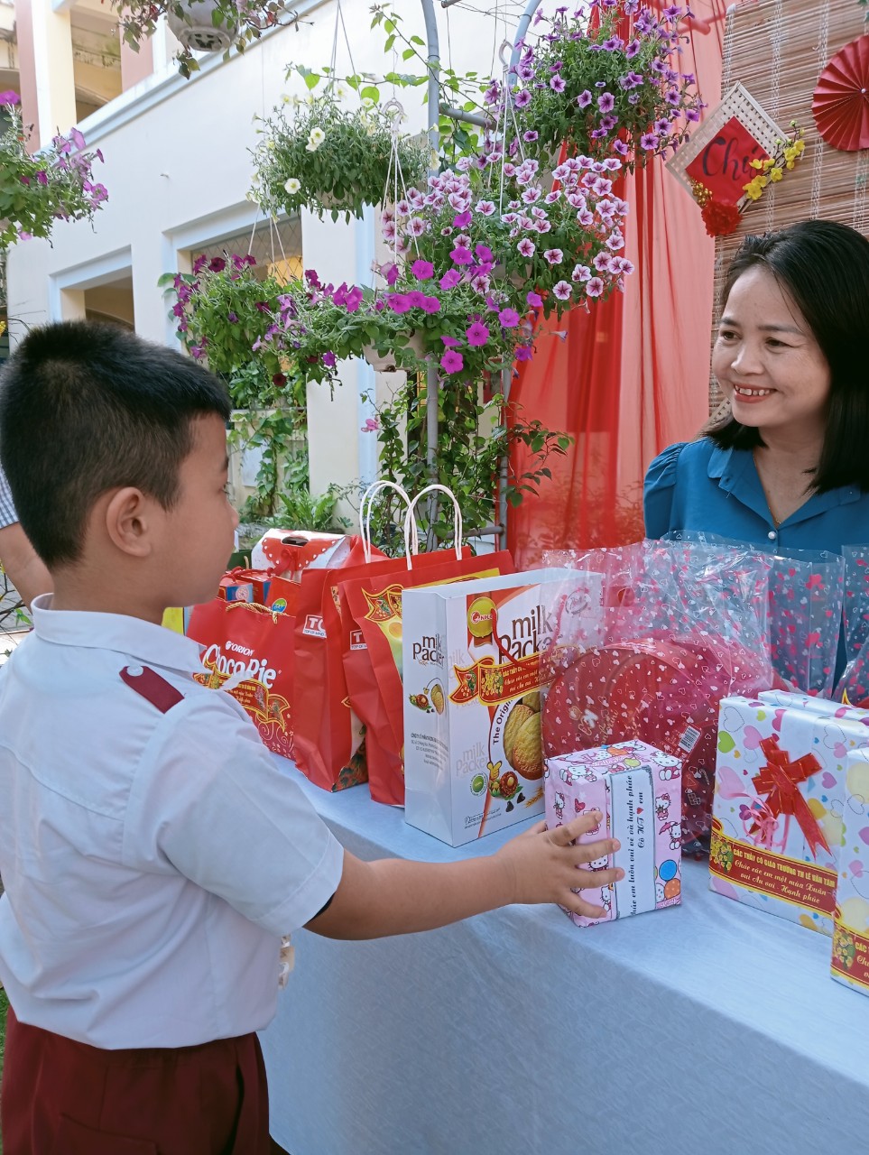 “Xuân sum vầy - Tết sẻ chia”: Phiên chợ Tết ý nghĩa- Ảnh 5.
