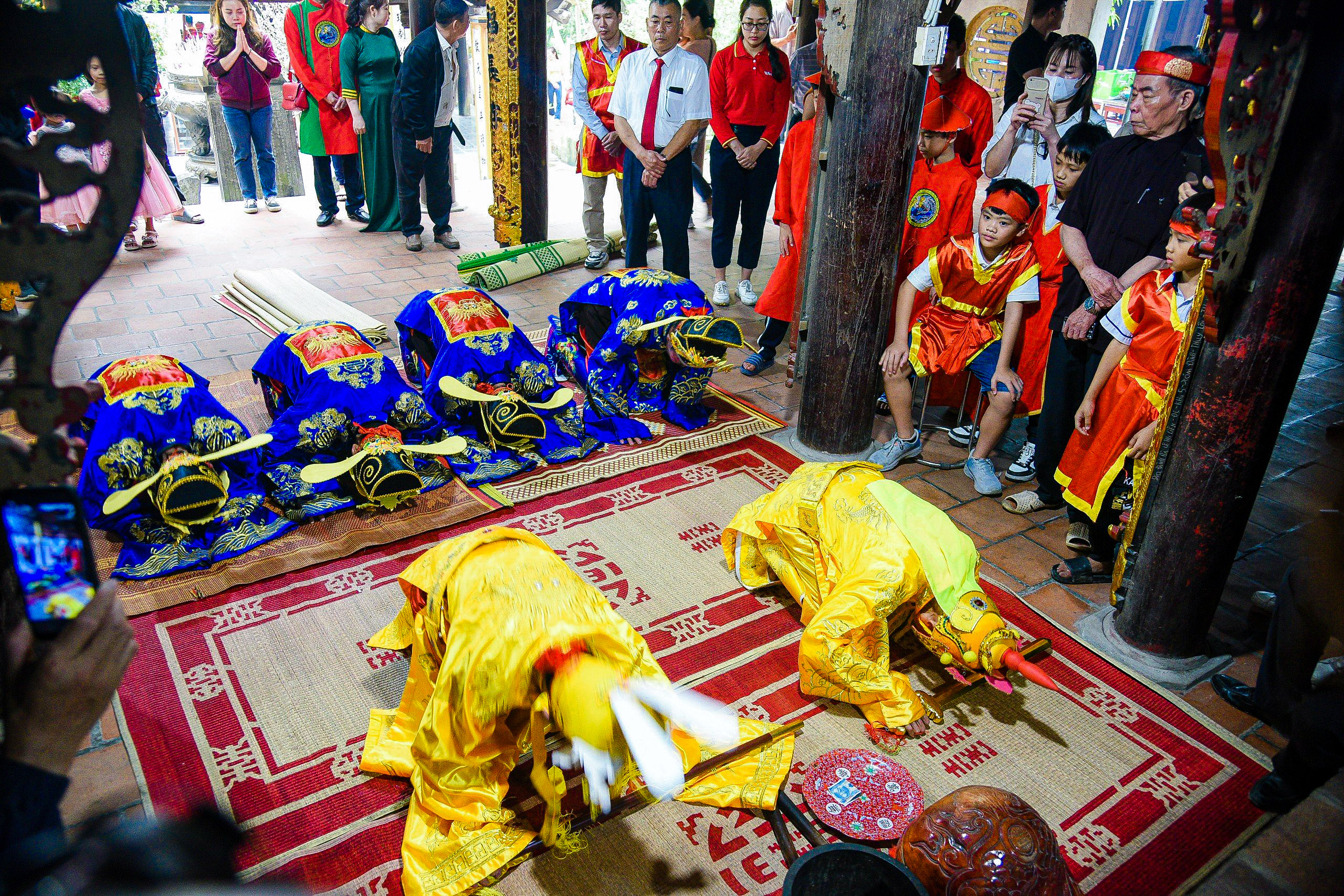 Độc đáo nghi lễ rước “vua, chúa sống” ở Hà Nội- Ảnh 2.