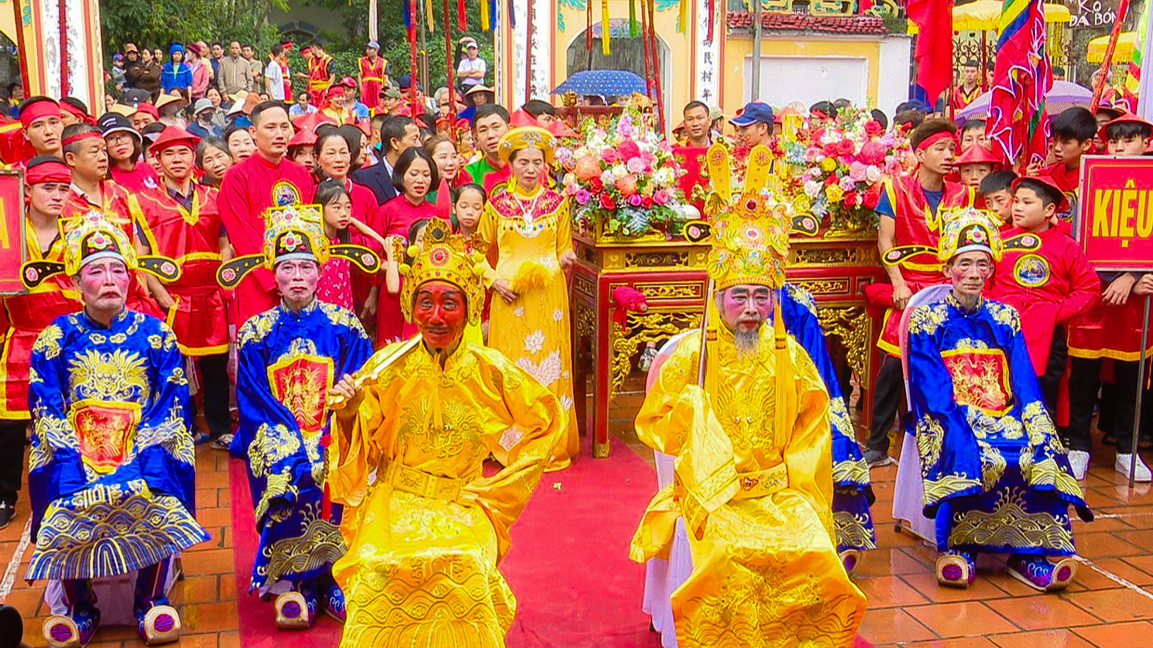 Độc đáo nghi lễ rước “vua, chúa sống” ở Hà Nội- Ảnh 1.