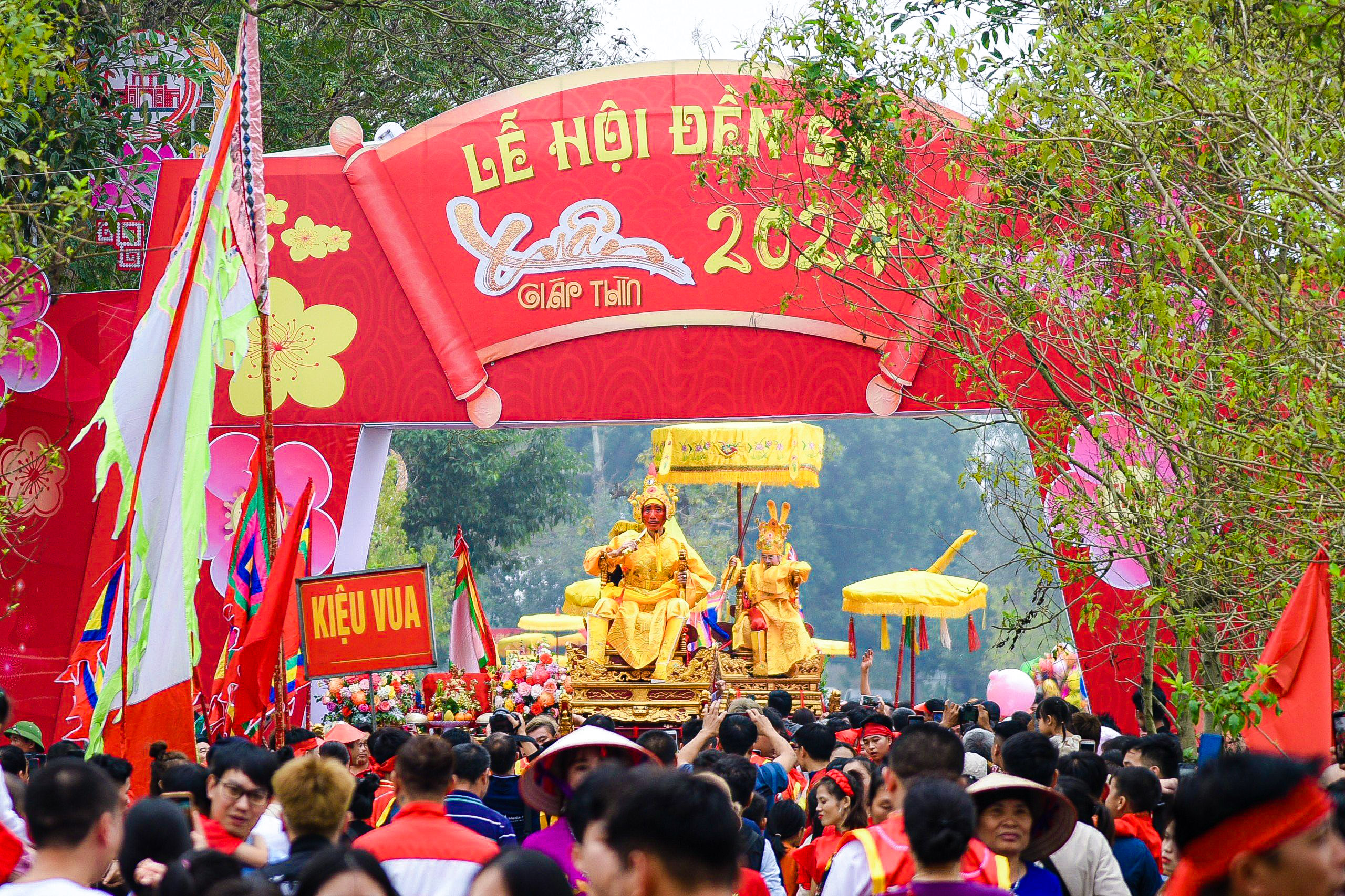 Độc đáo nghi lễ rước “vua, chúa sống” ở Hà Nội- Ảnh 6.
