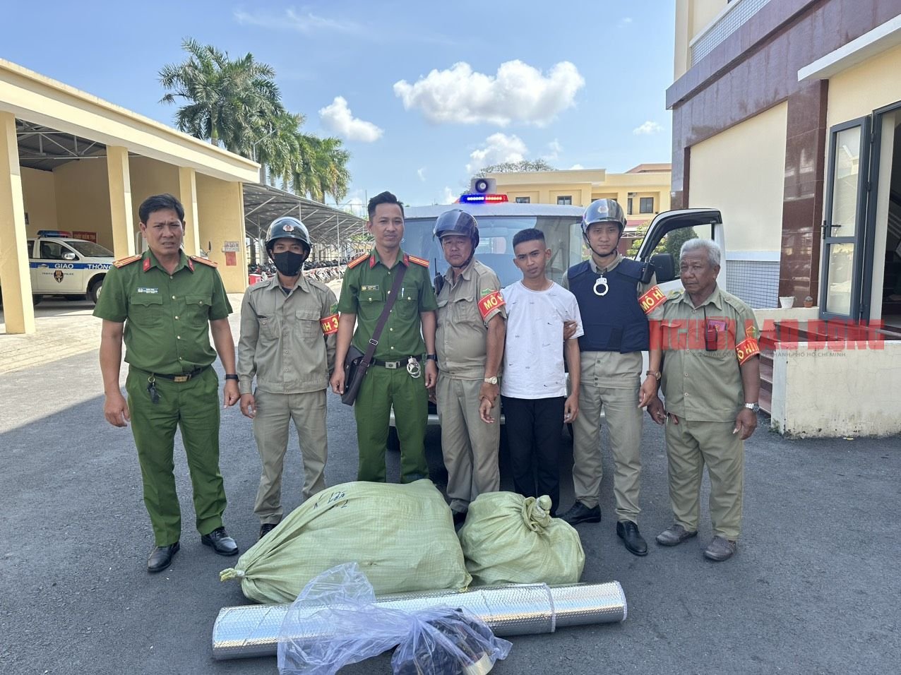 Kiểm tra đột xuất nhà nam sinh viên, công an phát hiện điều bất ngờ- Ảnh 3.