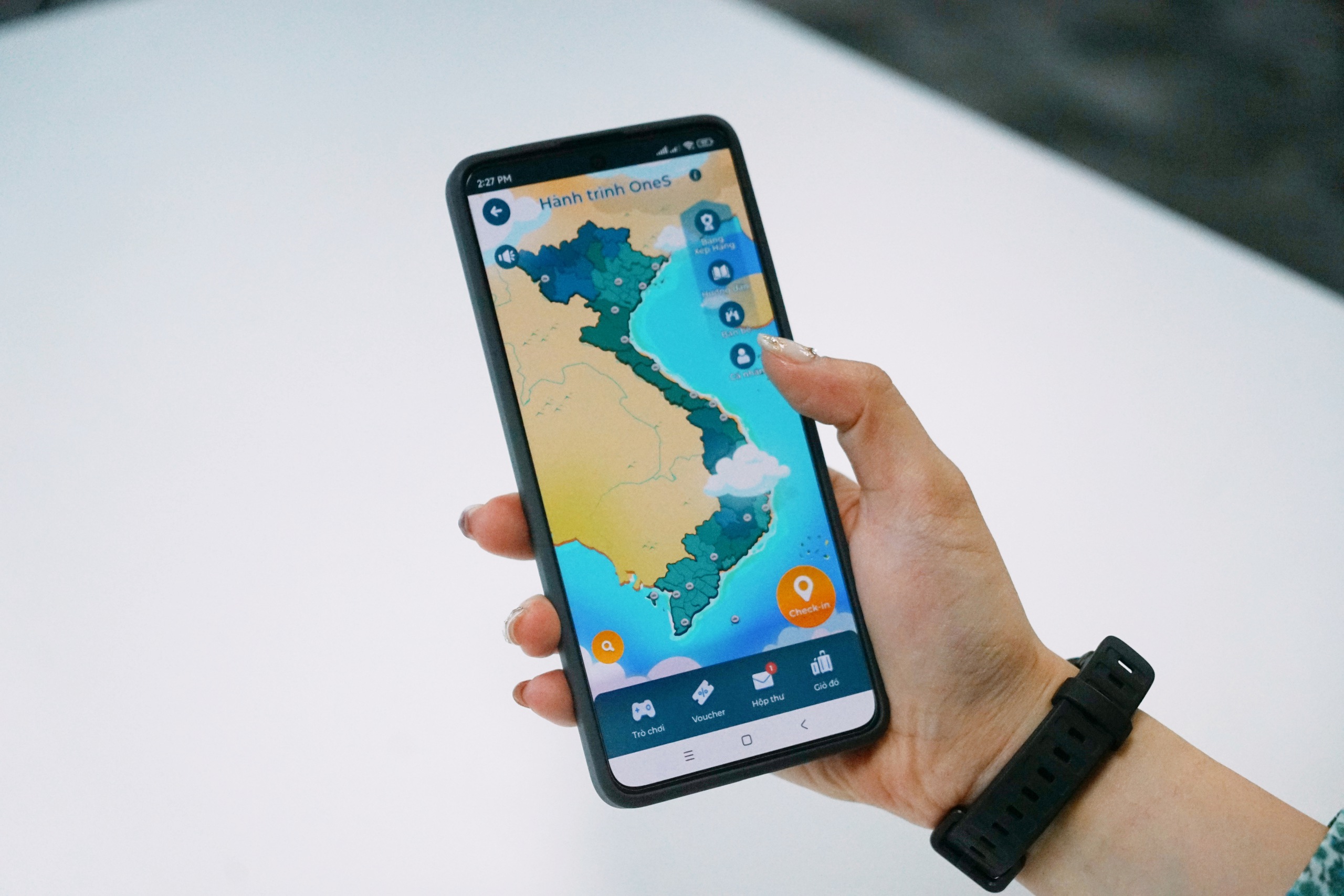 One S - Một Việt Nam thật khác được miêu tả như một cuốn nhật ký hành trình, cho phép người tham gia ghi lại các điểm đến trên khắp Việt Nam