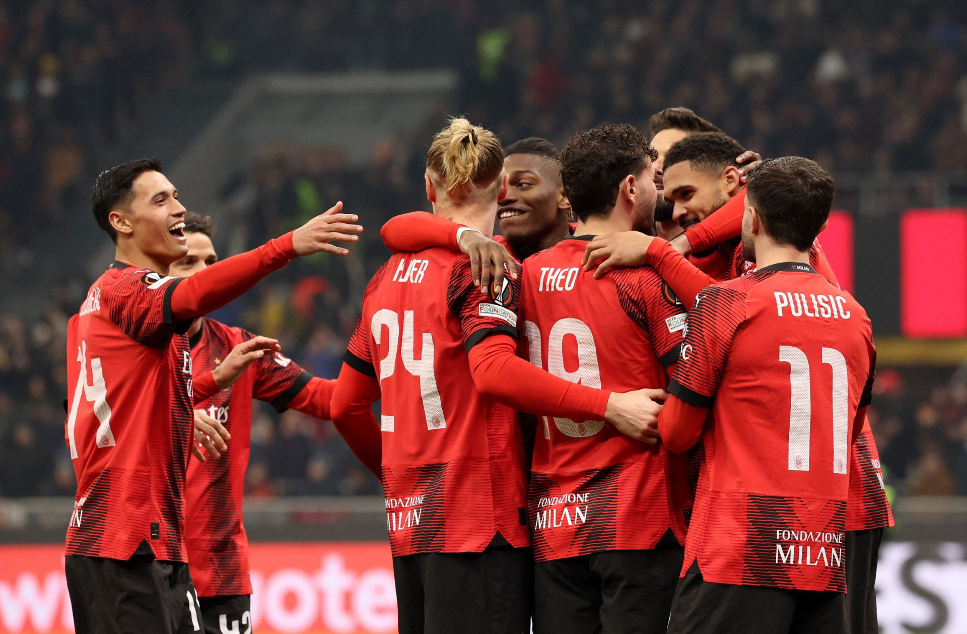 AC Milan rộng cửa v&agrave;o v&ograve;ng 1/8 Europa League Ảnh: REUTERS