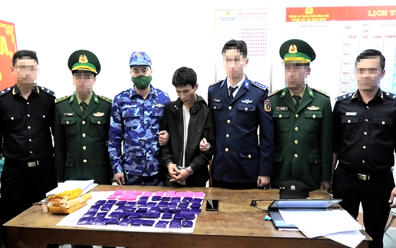 Bắt giữ đối tượng vận chuyển trái phép hơn 11.000 viên ma túy