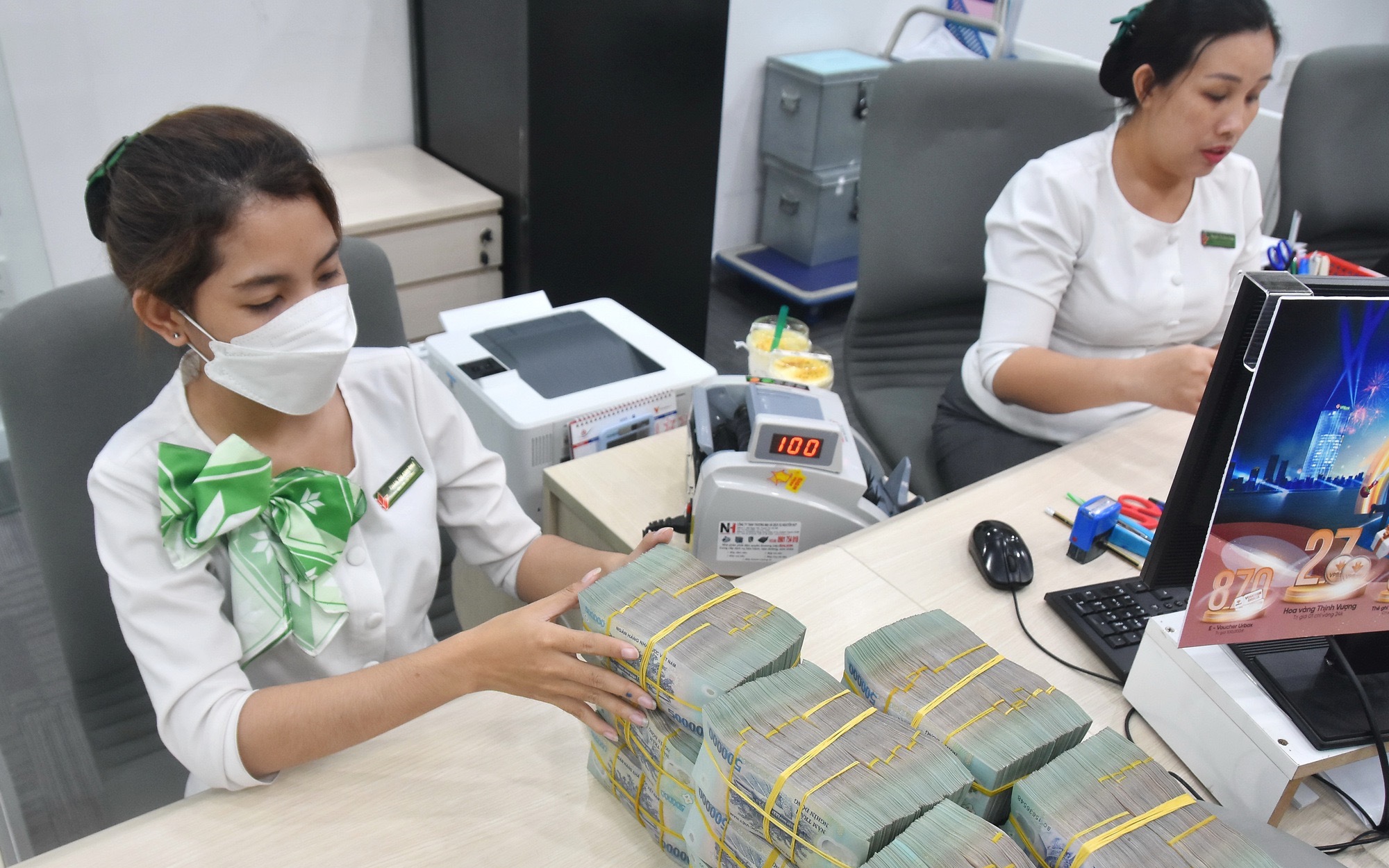 Đẩy vốn tín dụng, không chỉ có lãi suất