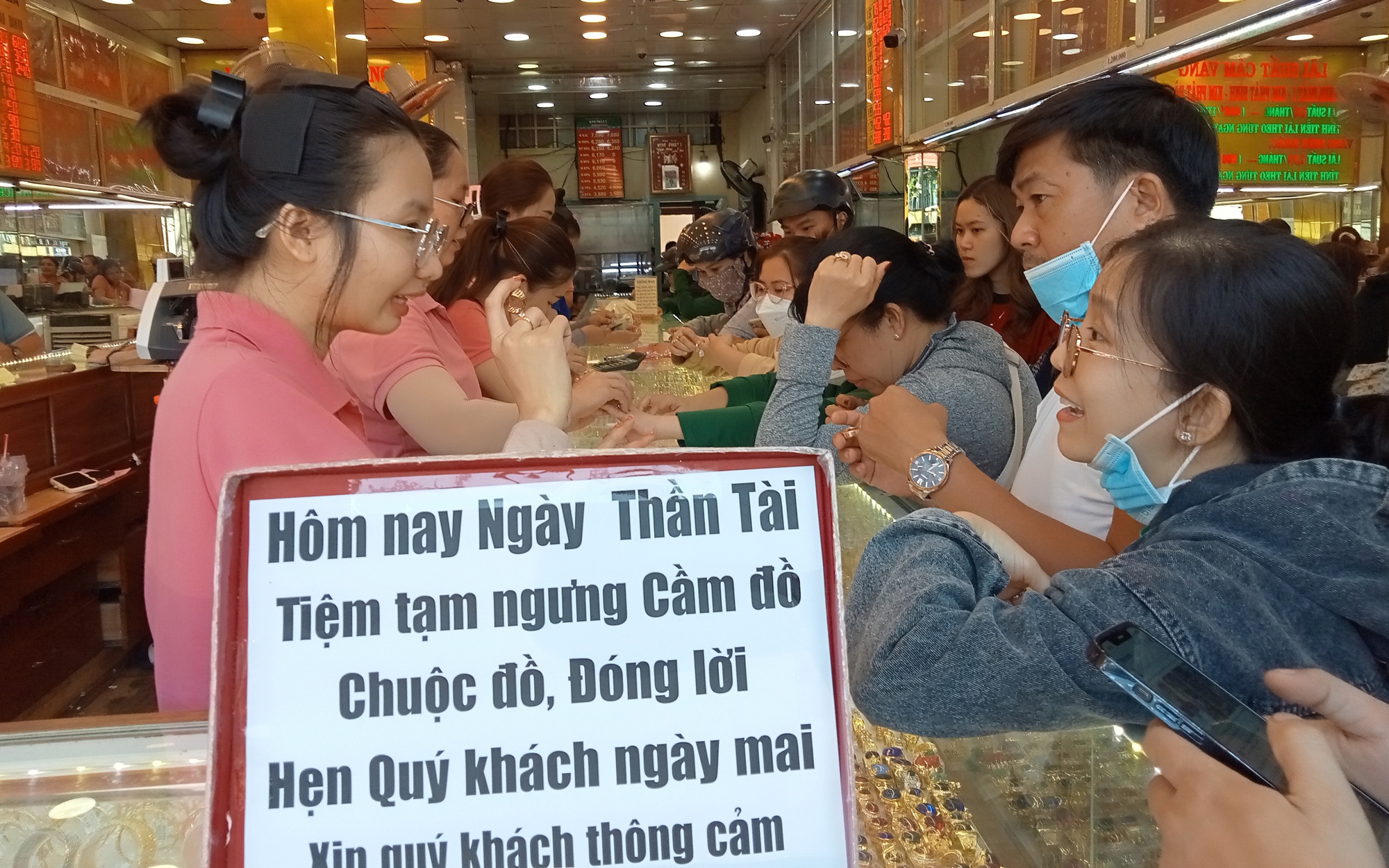 Tiêu thụ vàng ngày Thần Tài thấp hơn kỳ vọng