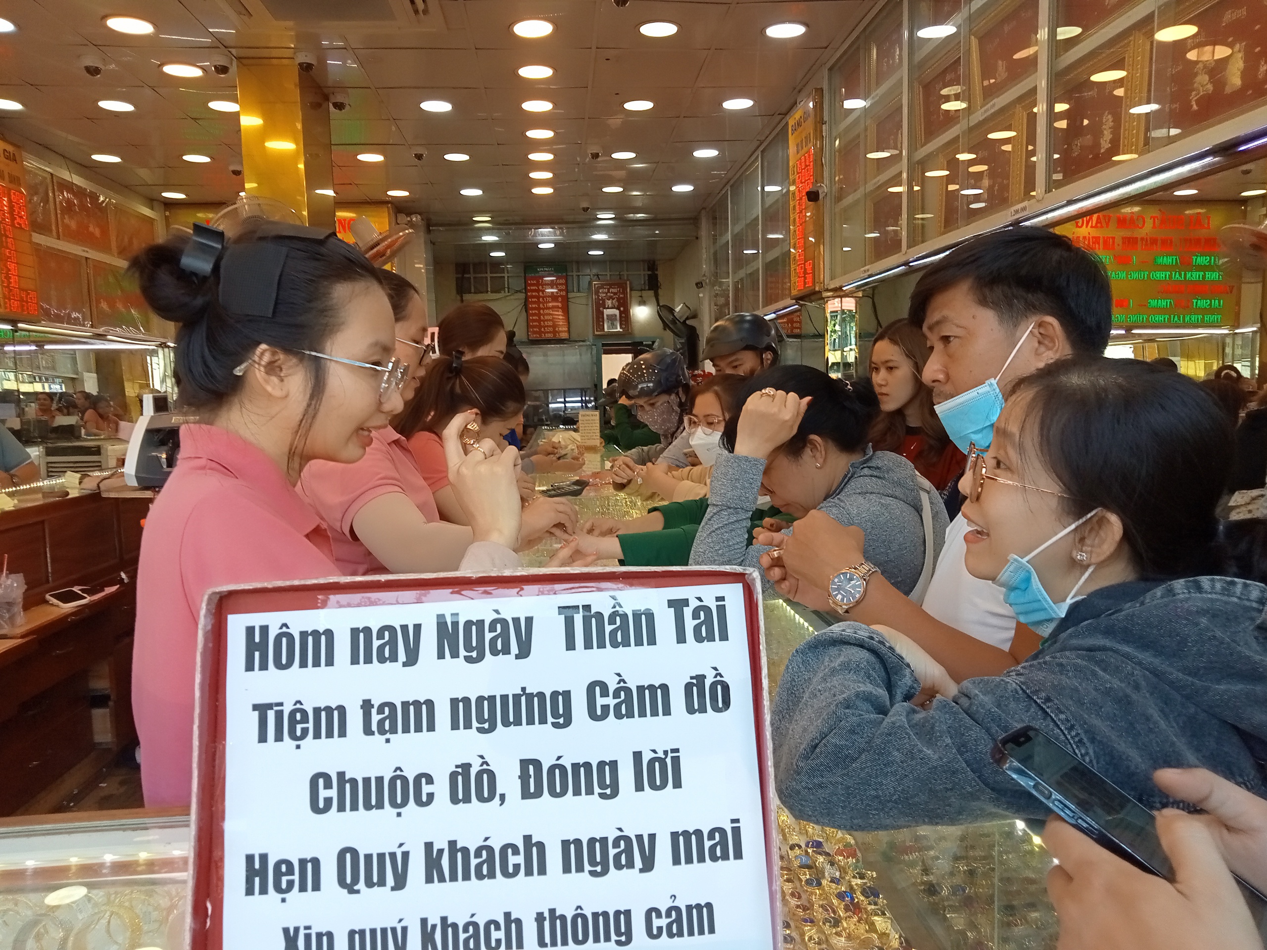 Ti&ecirc;u thụ v&agrave;ng ng&agrave;y Thần T&agrave;i thấp hơn kỳ vọng- Ảnh 1.