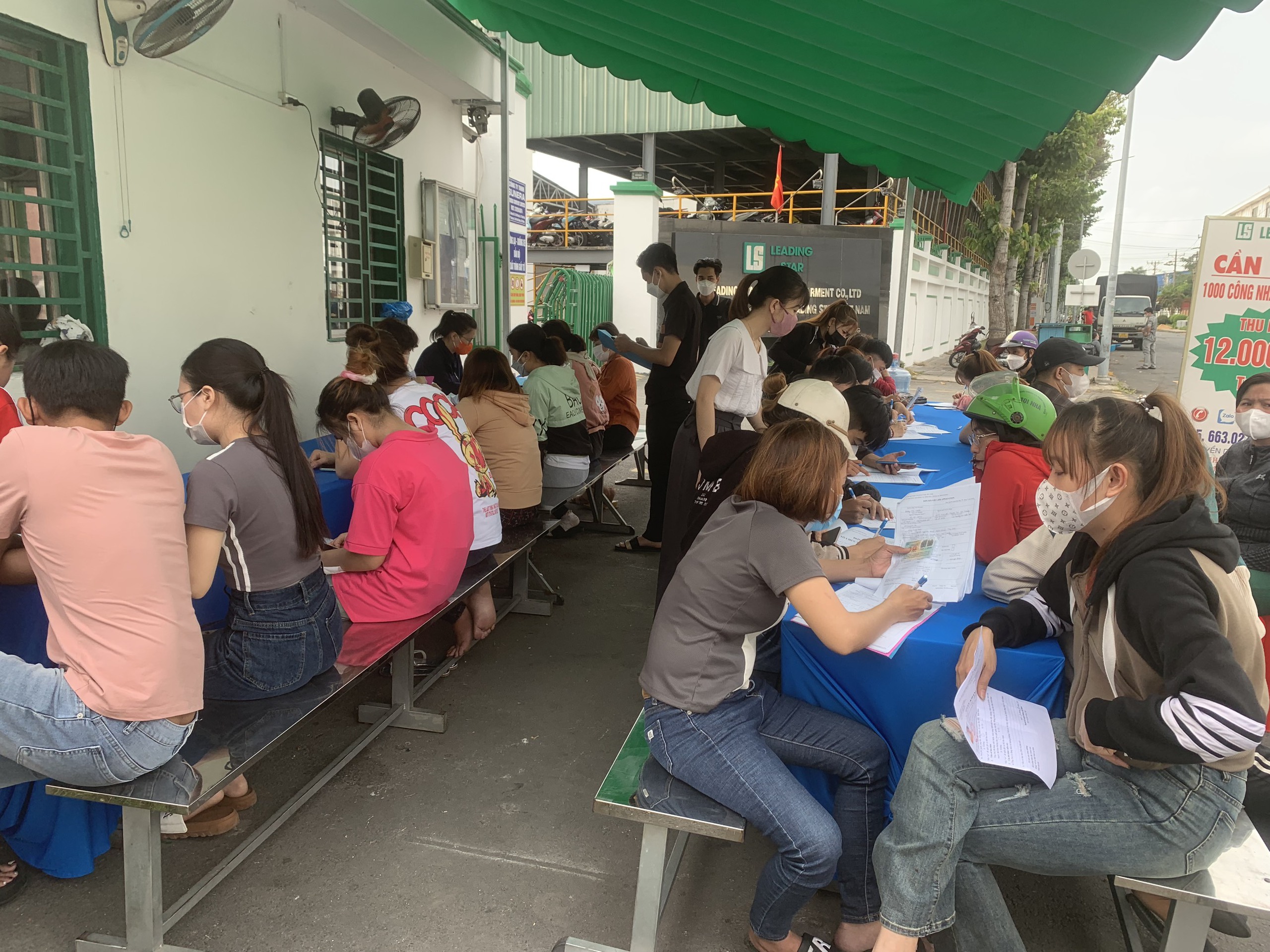 H&igrave;nh ảnh quen thuộc ở B&igrave;nh Dương ngay sau Tết - Ảnh 5.