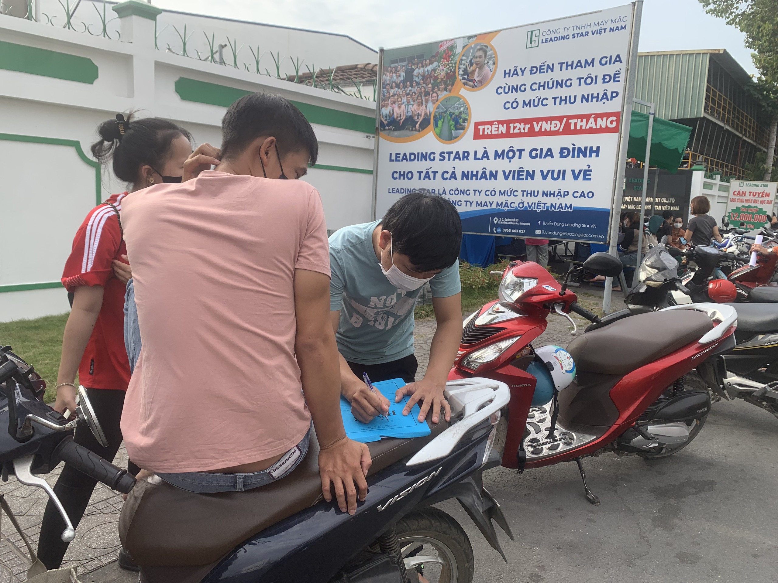 H&igrave;nh ảnh quen thuộc ở B&igrave;nh Dương ngay sau Tết - Ảnh 6.