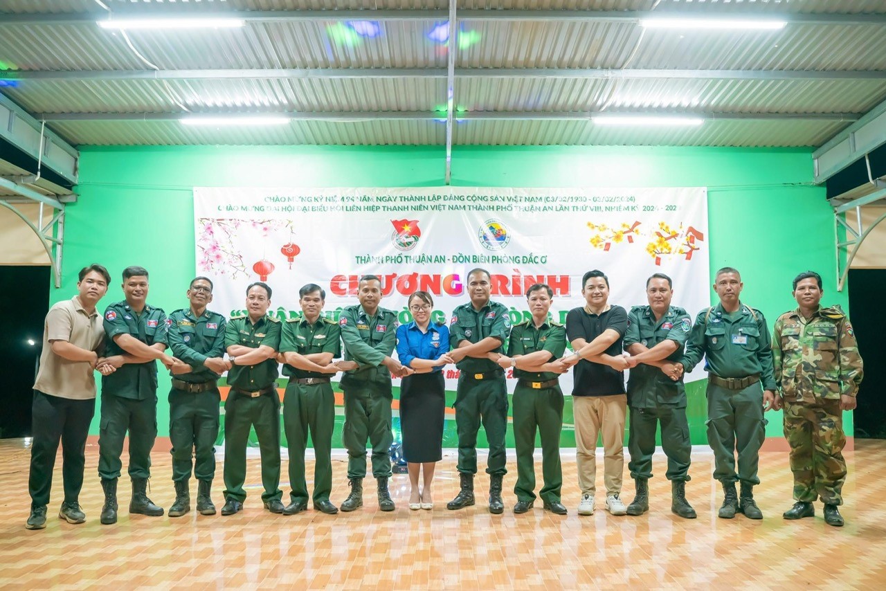 "Xuân sum vầy - Tết sẻ chia: Nghĩa tình mâm cơm ngày Tết- Ảnh 6.