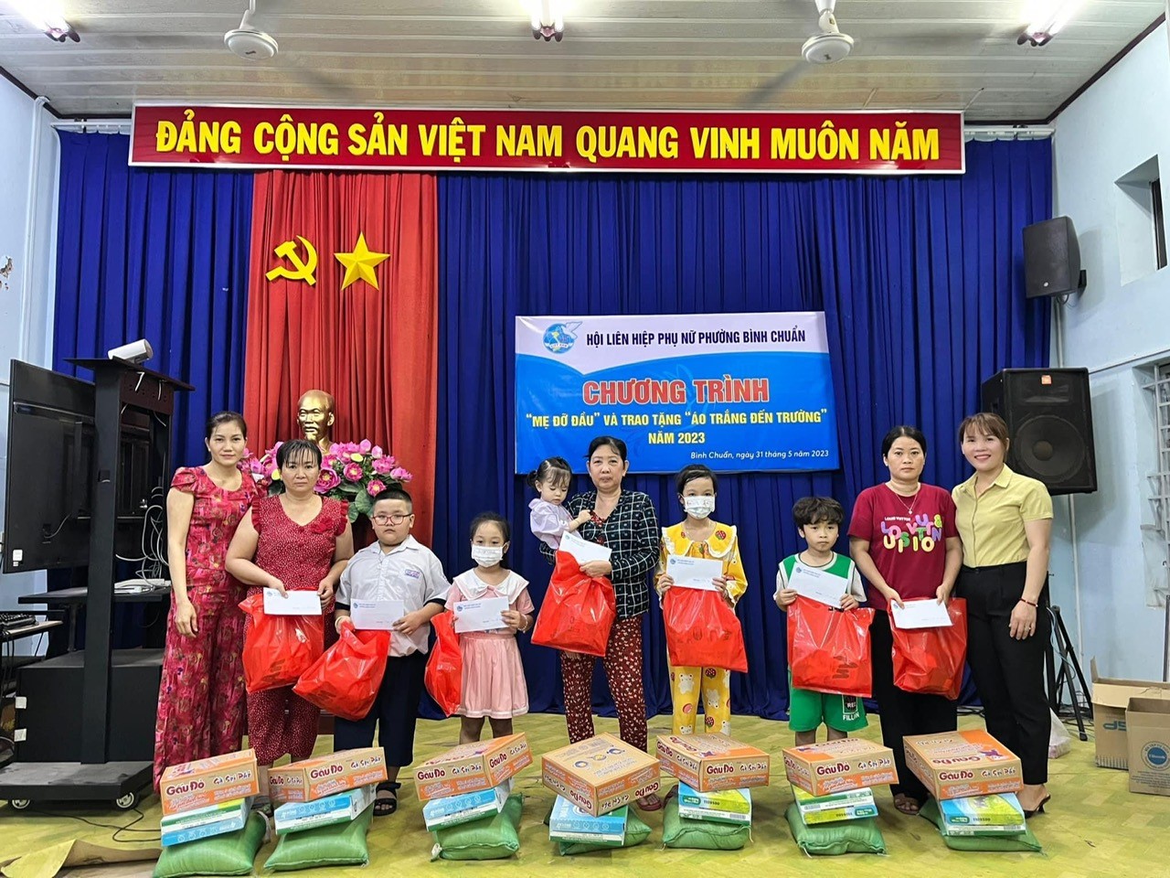 "Xuân sum vầy - Tết sẻ chia: Nghĩa tình mâm cơm ngày Tết- Ảnh 4.
