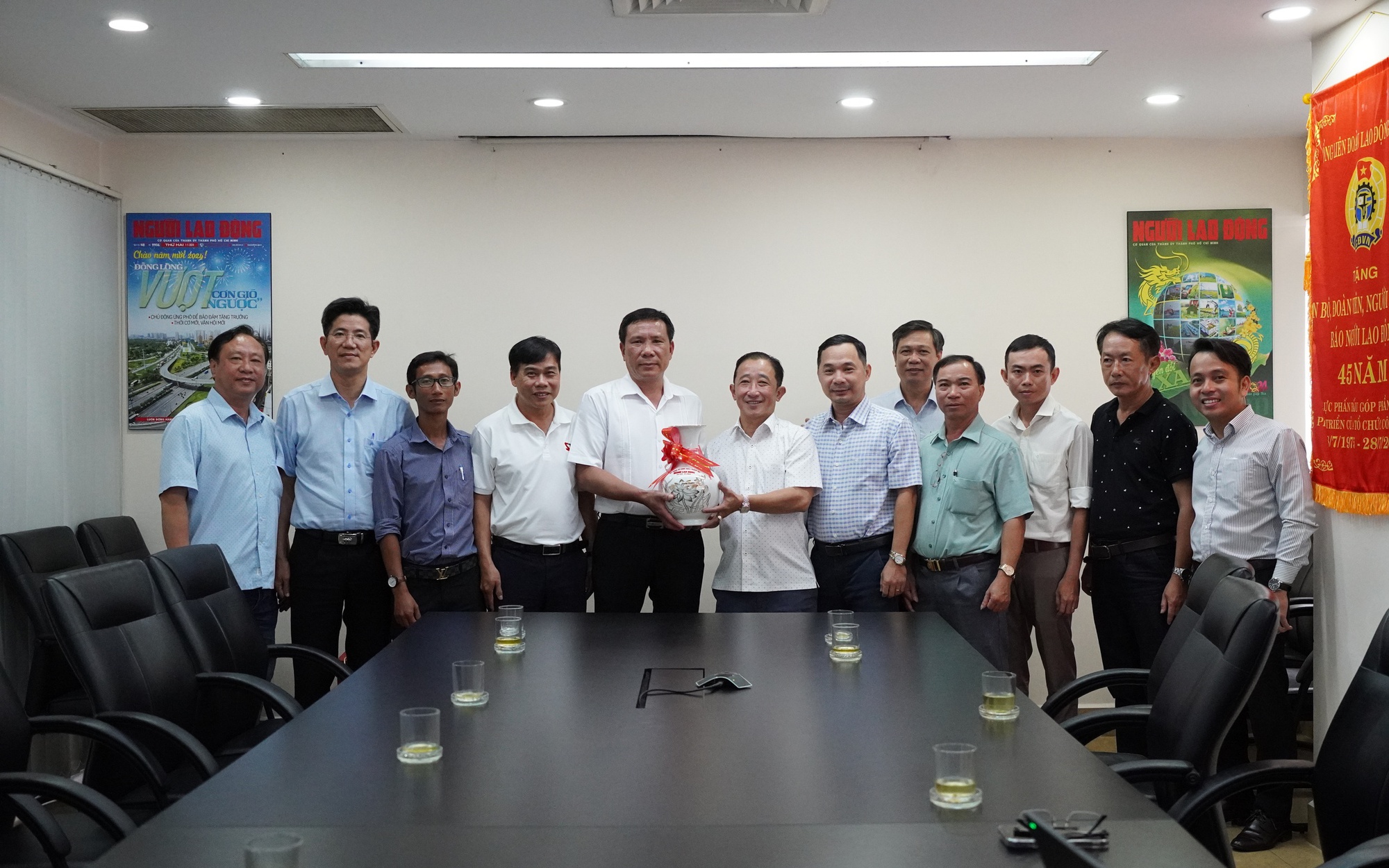 Đoàn công tác tỉnh Sóc Trăng thăm, làm việc với Báo Người Lao Động