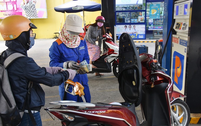 Giá xăng dầu đồng loạt giảm