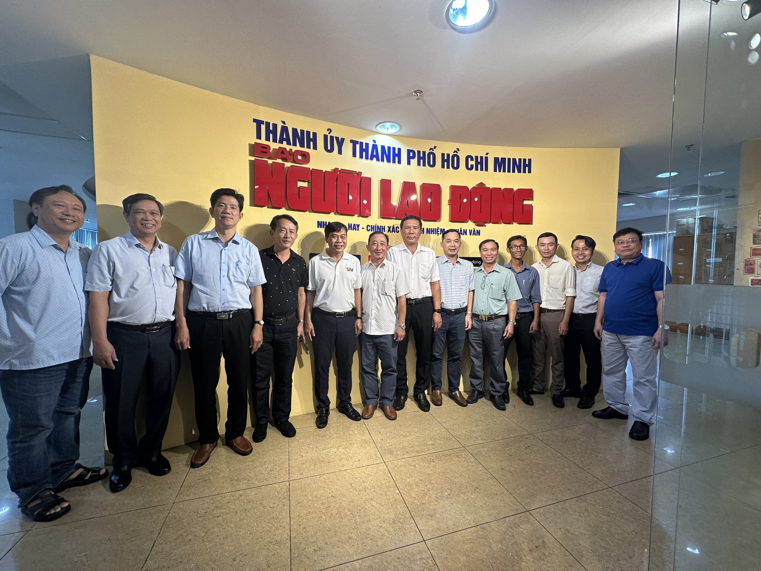 Đo&agrave;n c&ocirc;ng t&aacute;c tỉnh S&oacute;c Trăng thăm, l&agrave;m việc với B&aacute;o Người Lao Động- Ảnh 4.