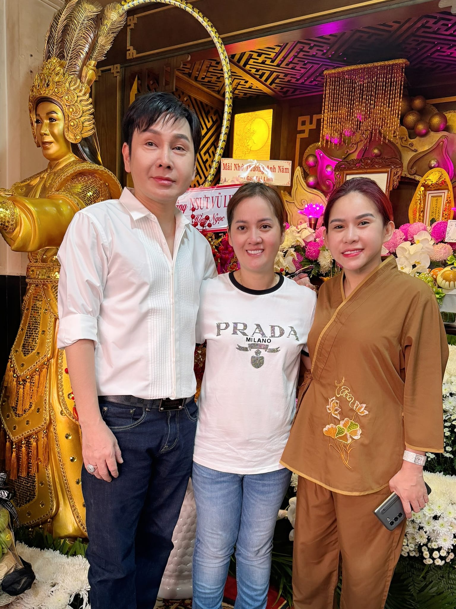 Nghệ sĩ x&uacute;c động trong ng&agrave;y giỗ đầu của NSƯT Vũ Linh- Ảnh 1.
