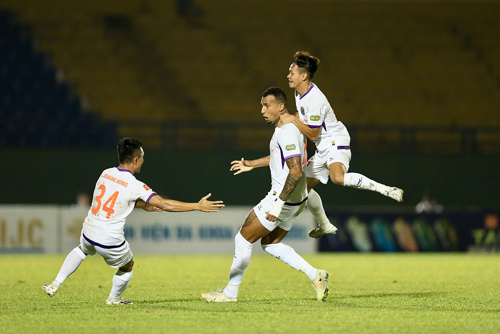 V&ograve;ng 10 V-League 2023-2024: Hấp dẫn đua ng&ocirc;i đầu- Ảnh 2.
