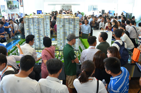 Duy tr&igrave; l&atilde;i suất cho vay ở mức hấp dẫn v&agrave; thiết kế c&aacute;c g&oacute;i vay cố định d&agrave;i hạn sẽ k&iacute;ch th&iacute;ch vay mua nh&agrave;, qua đ&oacute; hỗ trợ hồi phục thị trường bất động sảnẢnh: TẤN THẠNH