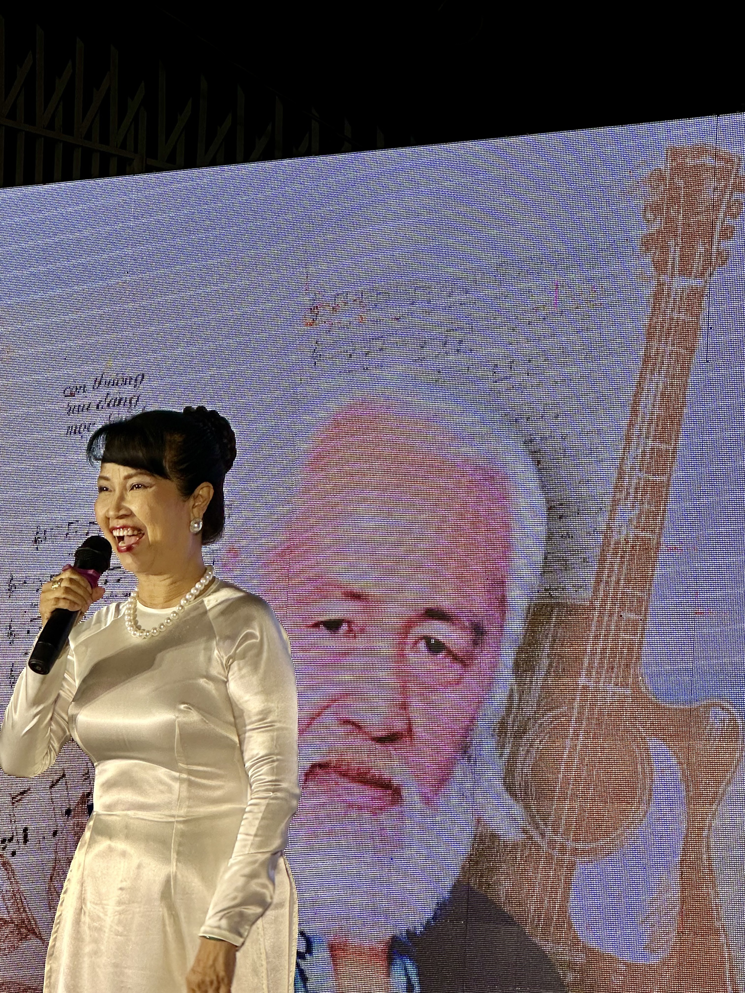 B&iacute;ch Thủy, Thanh Hằng, Hạ Ch&acirc;u trao 200 phần qu&agrave; cho người ngh&egrave;o nh&acirc;n ng&agrave;y Giỗ nhạc sĩ Bắc Sơn- Ảnh 6.