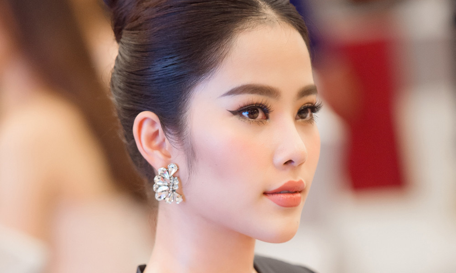 Trước Nam Em, những sao Việt n&agrave;o từng xin lỗi c&ocirc;ng ch&uacute;ng?- Ảnh 1.