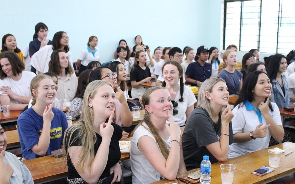 Trung tâm Đào tạo và Phát triển nguồn nhân lực đào tạo người nước ngoài dạy tiếng Anh tại Việt Nam