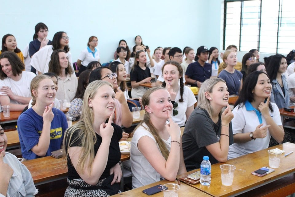 Trung tâm Đào tạo và Phát triển nguồn nhân lực đào tạo người nước ngoài dạy tiếng Anh tại Việt Nam- Ảnh 1.
