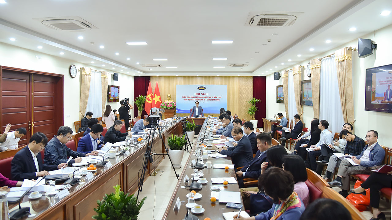 Ngoại giao kinh tế tập trung lĩnh vực bán dẫn, công nghệ cao, chuyển đổi xanh- Ảnh 1.