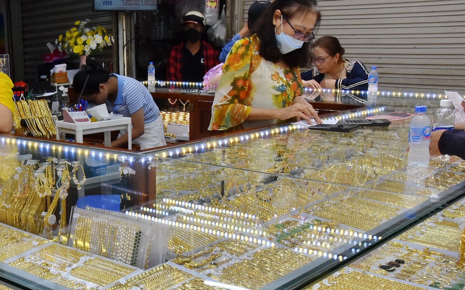 Giá vàng hôm nay, 24-2: Bật tăng trở lại