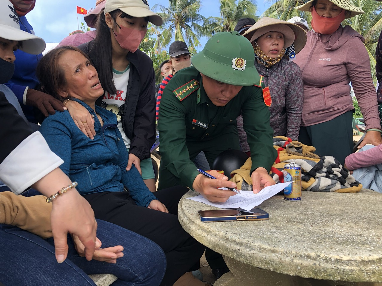 NÓNG: Tàu cá va chạm với tàu hàng, 9 ngư dân thương vong- Ảnh 1.