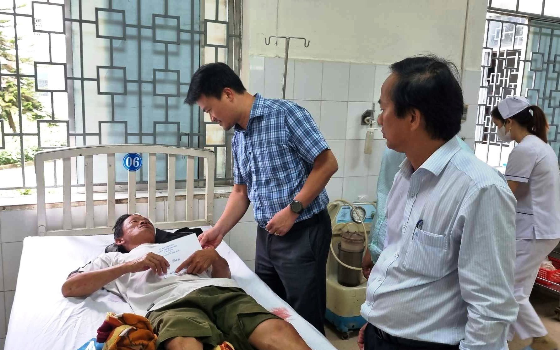 Ngư dân kể lại giây phút kinh hoàng lúc tàu cá bị đâm chìm giữa biển