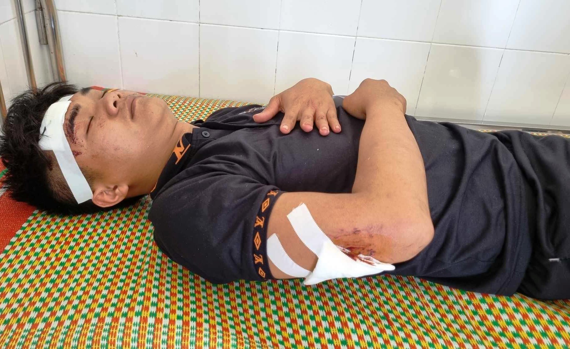 Ngư d&acirc;n kể lại gi&acirc;y ph&uacute;t kinh ho&agrave;ng l&uacute;c t&agrave;u c&aacute; bị đ&acirc;m ch&igrave;m giữa biển- Ảnh 1.