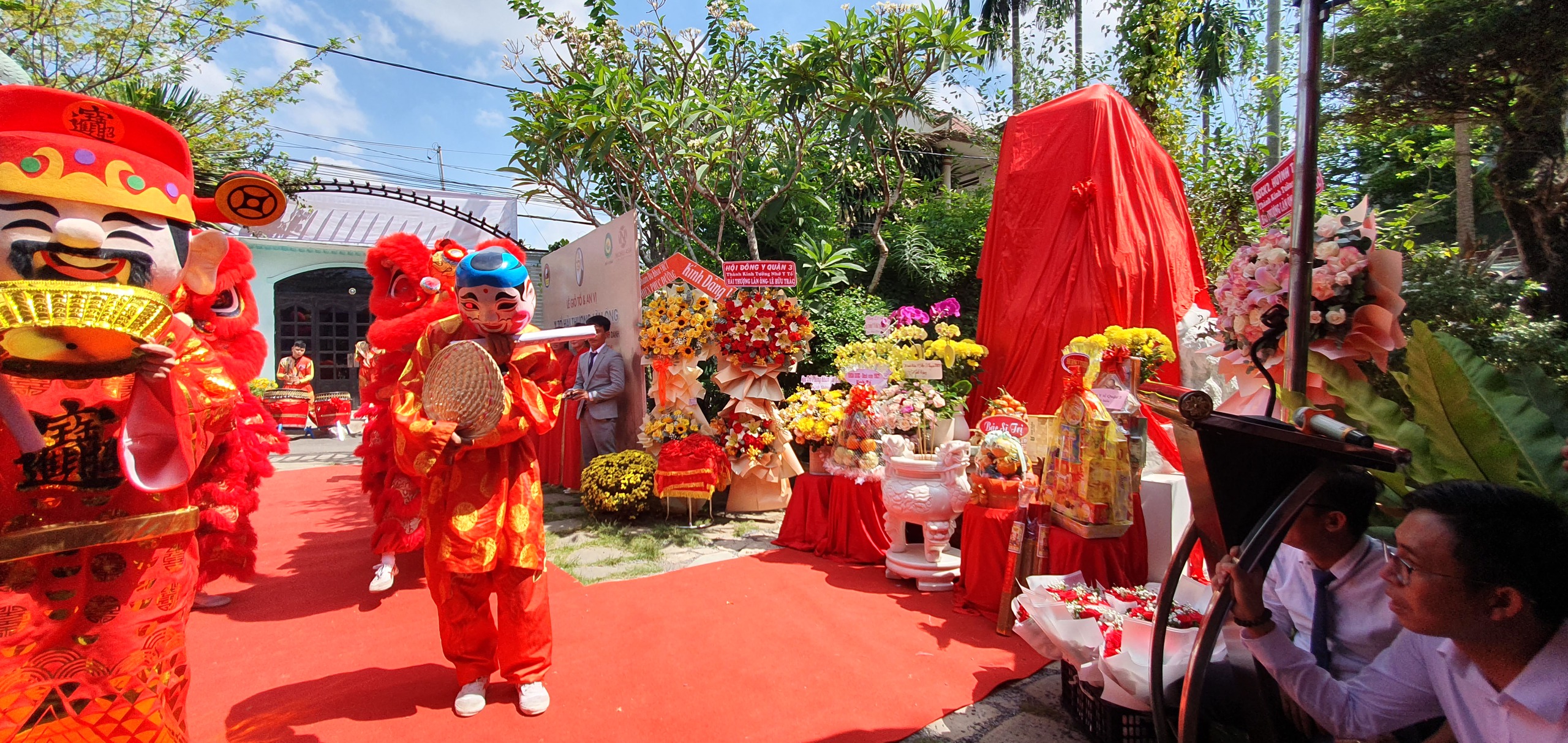 D&acirc;ng hương v&agrave; an tượng Y tổ Hải Thượng L&atilde;n &Ocirc;ng L&ecirc; Hữu Tr&aacute;c- Ảnh 1.