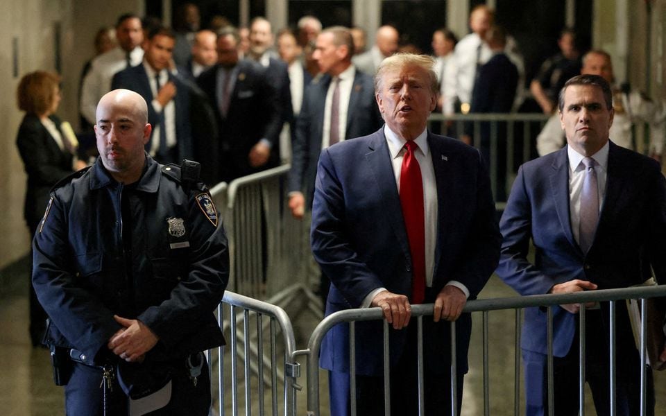 Ông Donald Trump phải nộp phạt cả tiền lãi đến 454,2 triệu USD