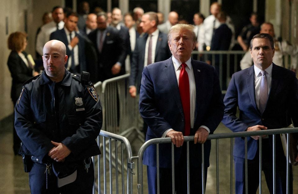 &Ocirc;ng Donald Trump phải nộp phạt cả tiền l&atilde;i đến 454,2 triệu USD- Ảnh 1.
